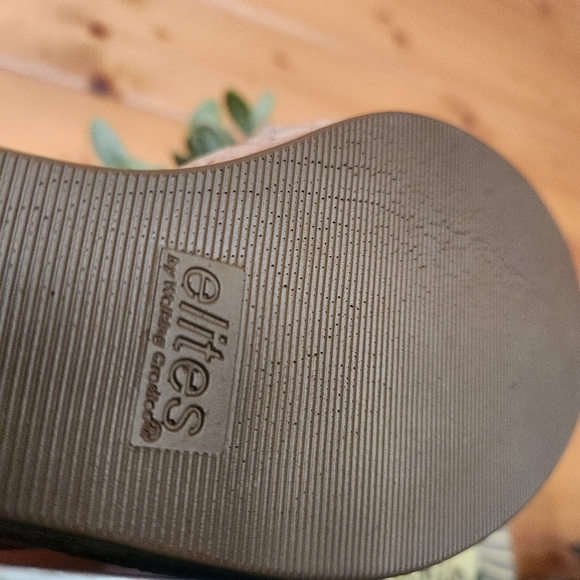 Elites Walking Cradles 💜 NIB Kalinda Suede Leather Tassel Cork Wedge Sandal 12M - Picture 9 of 10